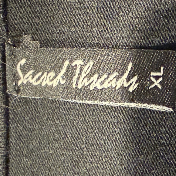 Sacred Threads Black and White Asymmetrical Graphic Long Sleeve Top - Picture 3 of 11